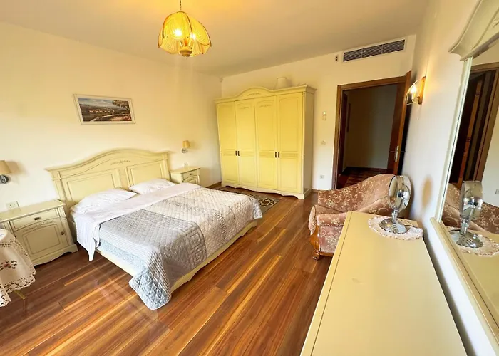 Апартаменты Port Palace 2 *